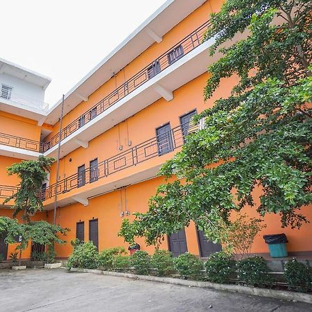 Отель Super Oyo 2639 Oxy Townhouse Манадо Экстерьер фото