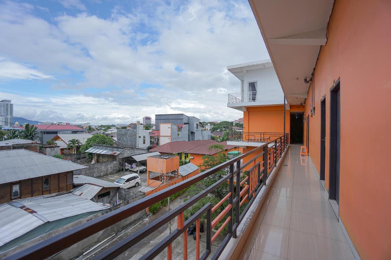 Отель Super Oyo 2639 Oxy Townhouse Манадо Экстерьер фото