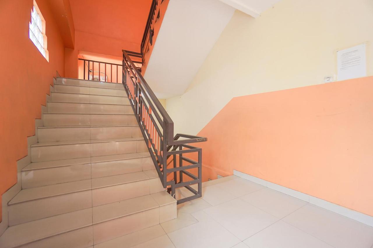 Отель Super Oyo 2639 Oxy Townhouse Манадо Экстерьер фото